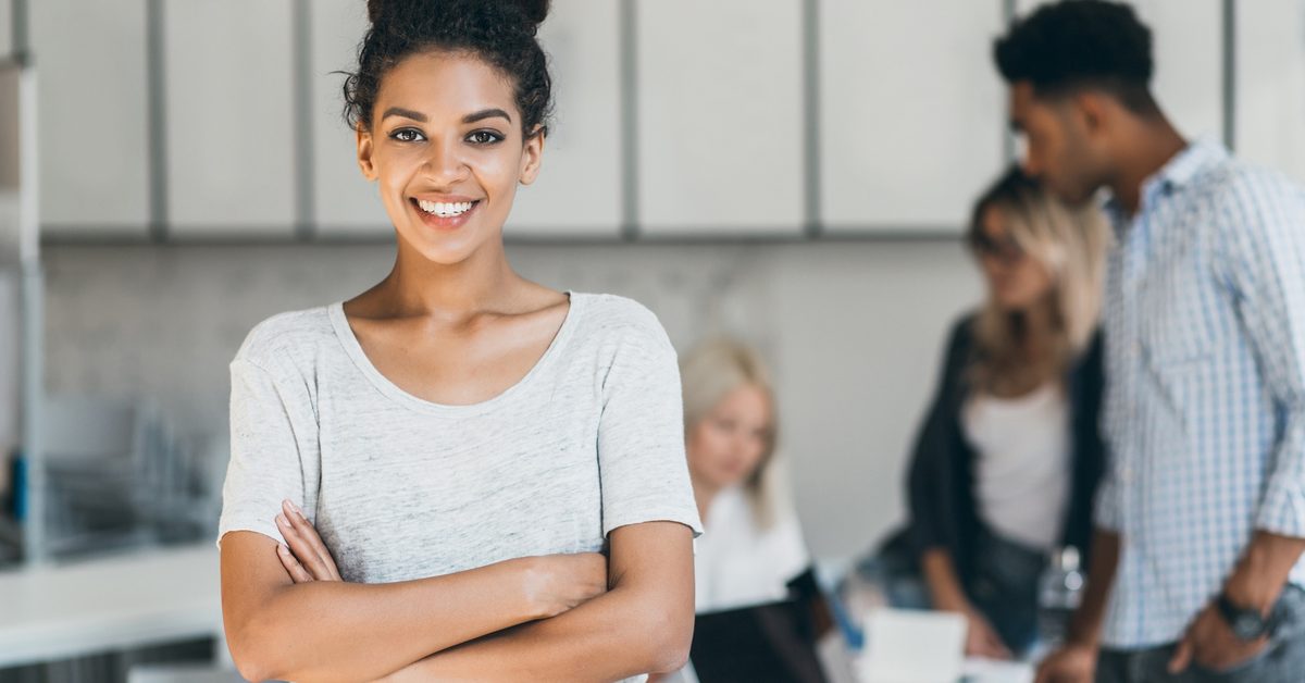 Jovens aprendizes e estagiarios no ambiente de trabalho: exames ocupacionais para sua empresa | Simplifica Ocupacional